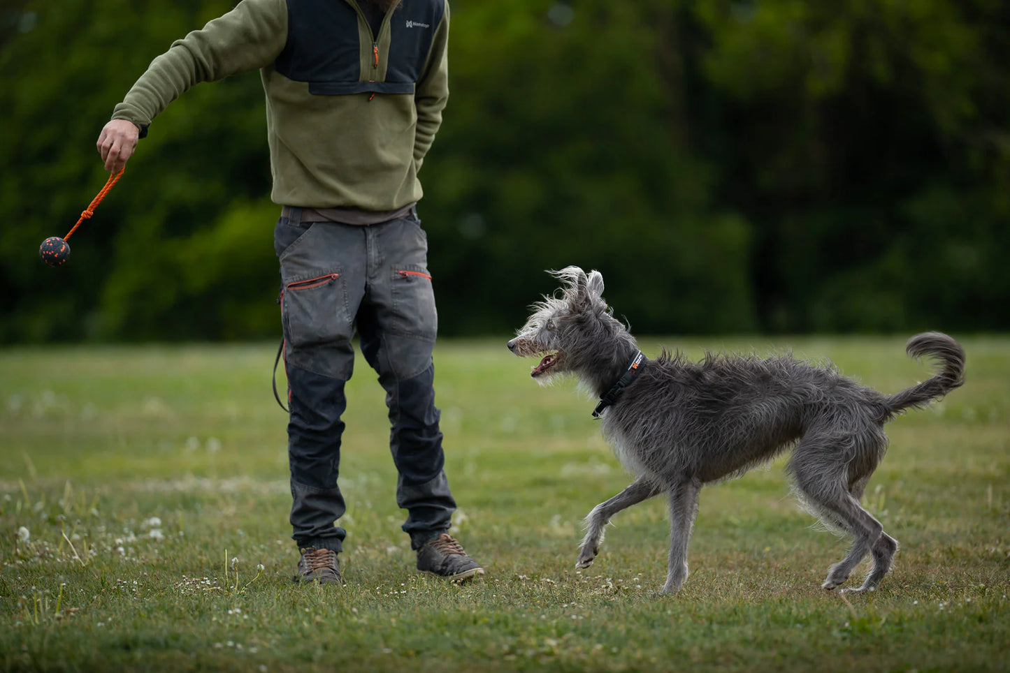 Hundespielzeug Wurfball mit Schnur