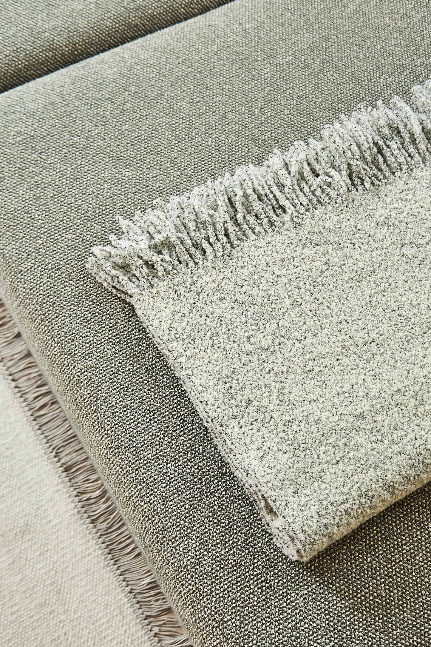 Buccola Sofadecke in Holunderblüte