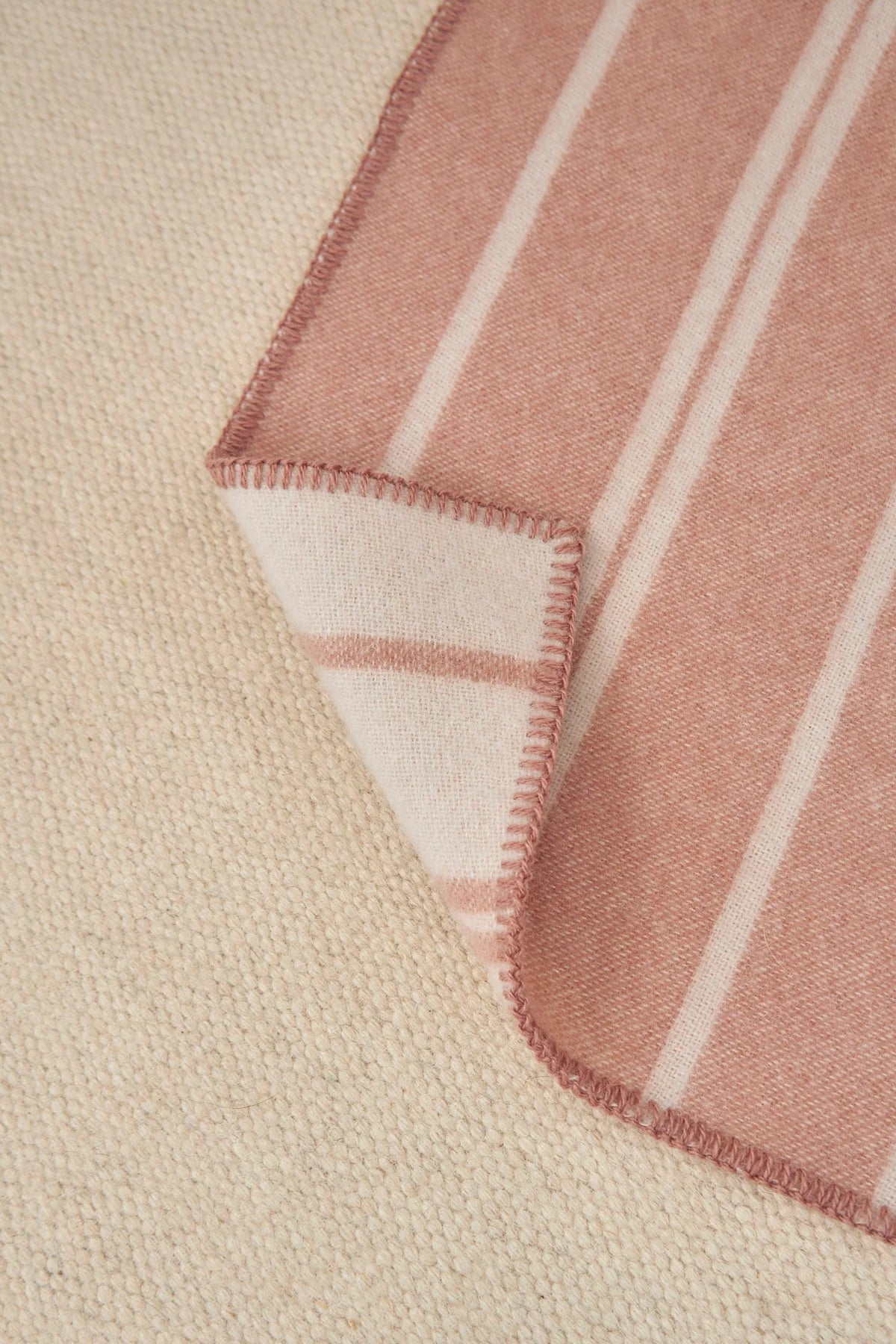 Rigato Hundedecke aus Wolle: Blush – Creme