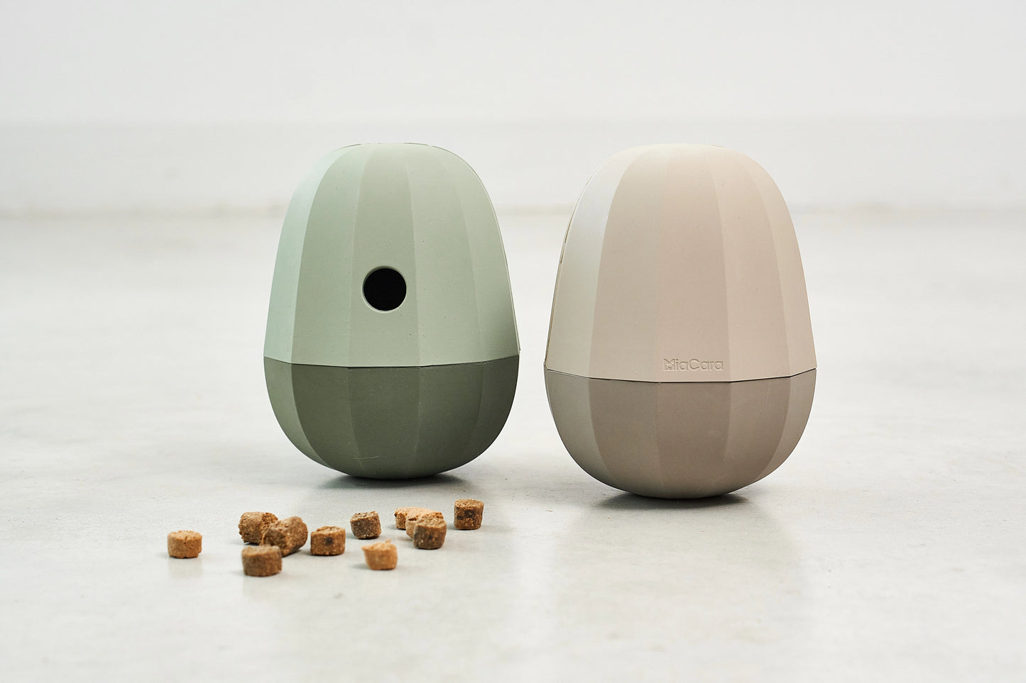 Uovo Beschäftigungsspielzeug greige