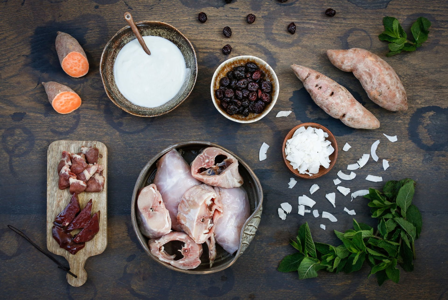 Nassfutter No9: Kaninchen. Süßkartoffel. Joghurt. Kokos. Cranberry. Minze