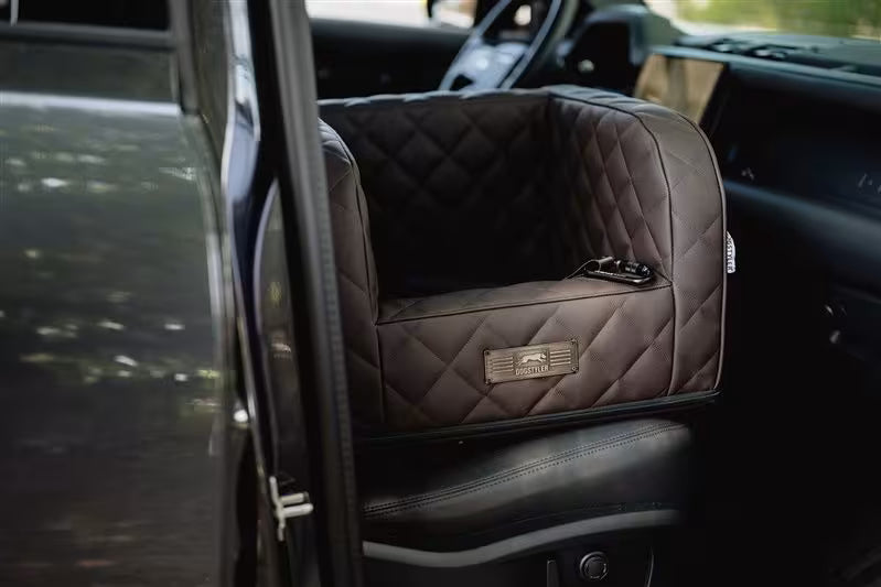 Excellent car seat - Italian in brown