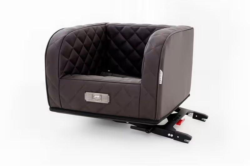 Excellent car seat - Italian in brown